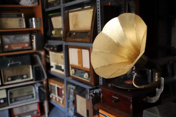 100 yıllık! Her birine gözü gibi bakıyor