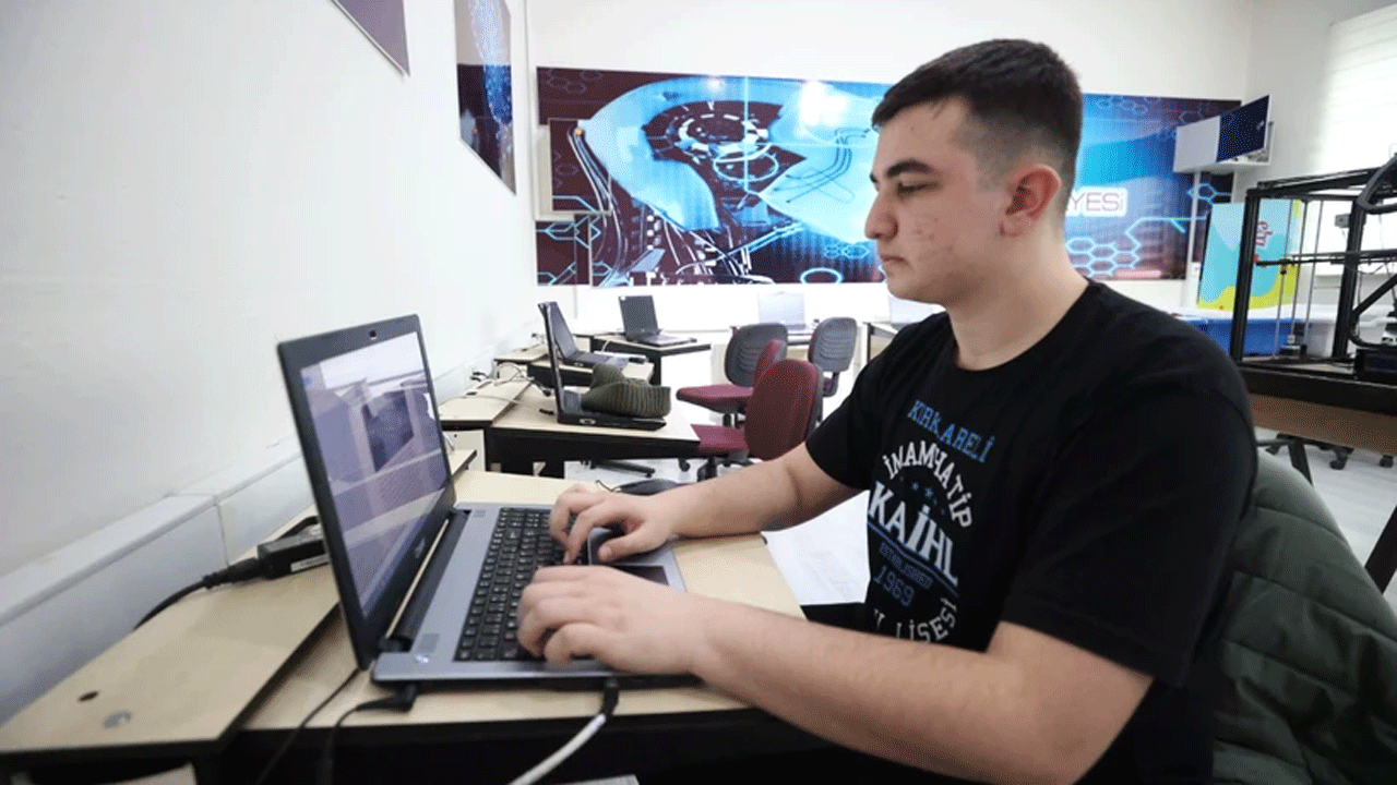 100 yıllık soruna İmam Hatip öğrencisinden çözüm geldi! Dedelerimizin mezarları böyle okunacak