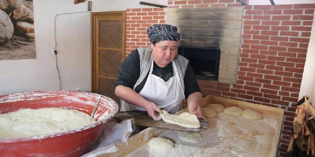 100 yıllık yöresel ekmekle kendi işinin patronu oldu