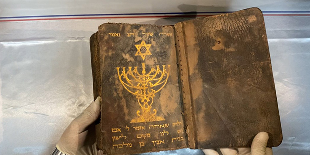 1000 yıllık el yazması kitap ele geçirildi