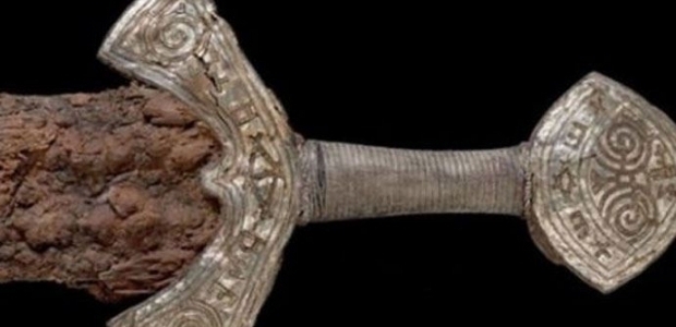 1000 yıllık Viking kılıcı bulundu