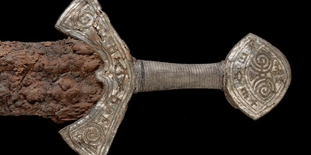 1000 yıllık Viking kılıcı bulundu