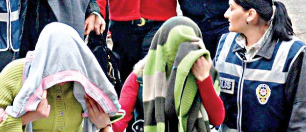 100 bin kadın fuhuş kıskacında