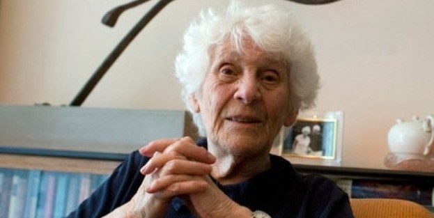 102 yaşında doktor oldu