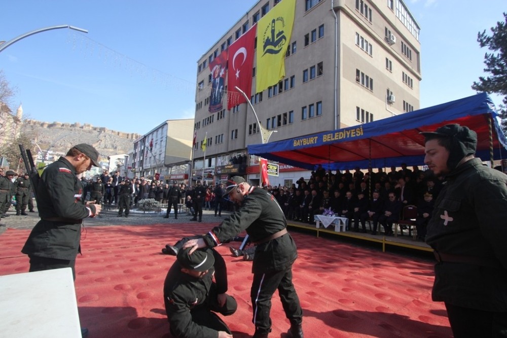 102. yıl coşkusu Cumhuriyet Caddesine taştı 