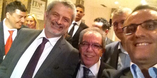 Bu da Hasan Karakaya ile selfie fotoğrafı!