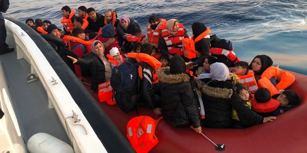 104 düzensiz göçmen kurtarıldı
