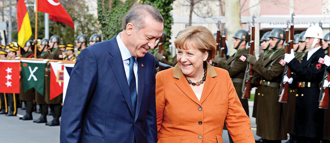 Merkel’e 3 mesaj
