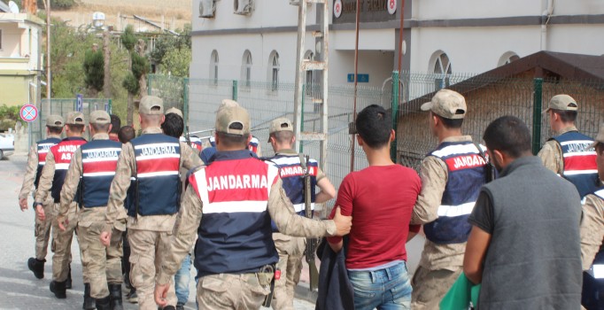 105 düzensiz göçmen yakalandı