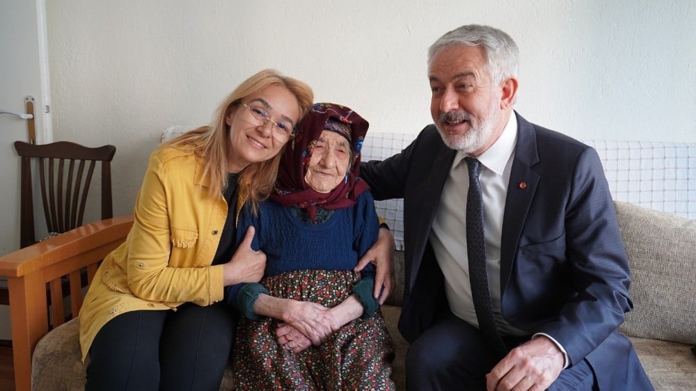 105 yaşında ilk kez bir belediye başkanını misafir etti 