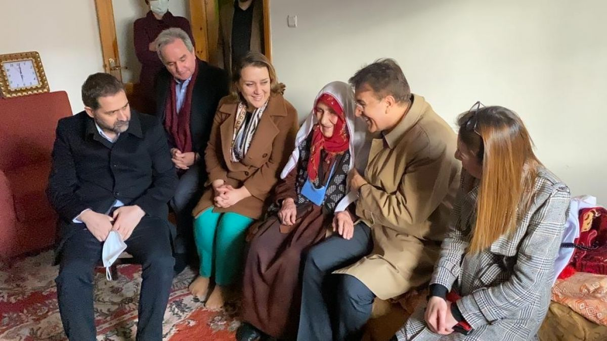 105 yaşındaki bu nine, muhalefeti kudurtacak