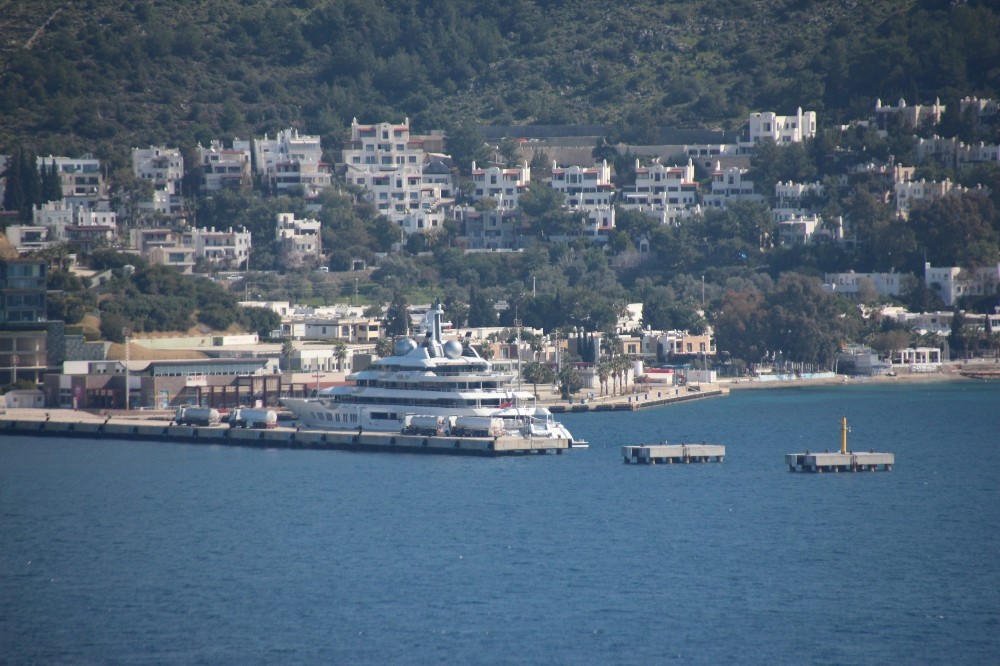 106 metrelik motoryat Bodrum’a geldi 