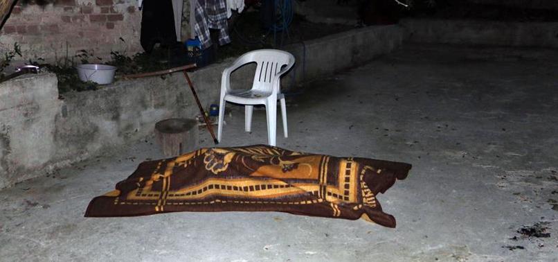 106 yaşındaki kendini astı!