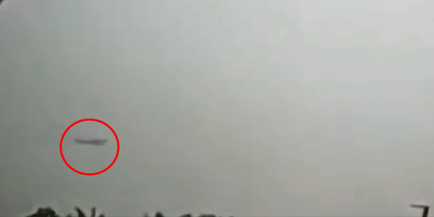 107 yolcuyu taşıyan uçağın düşme anı cep telefonu kamerasına yansıdı