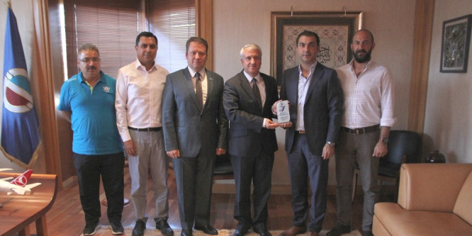 Selka Eskişehir Hentbol Spor Kulübü’nden Rektör Gündoğan’a teşekkür ziyareti