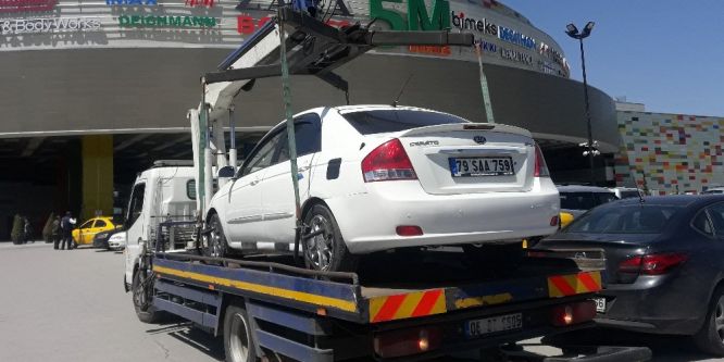 Ankara’da alışveriş merkezinde şüpheli otomobil paniği