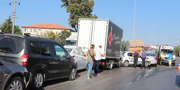 11 araç birbirine girdi! Yaralılar var