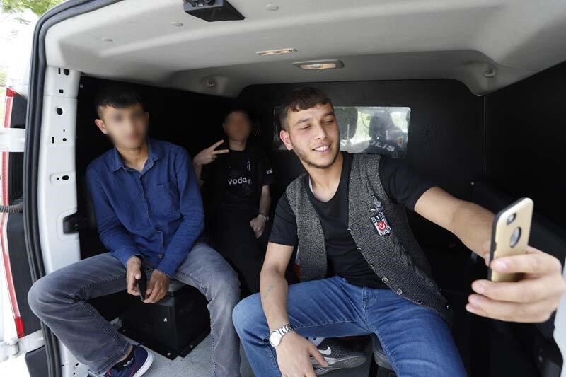 11 bin lira ceza yiyen gençler arkadaşları ile özçekim yaptı