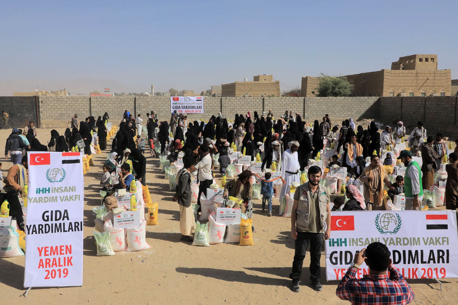 11 bin Yemenliye yardım