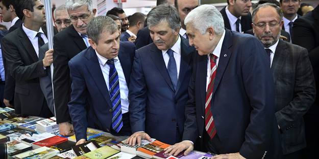 Gül, Uluslararası Kitap Fuarı'nı ziyaret etti