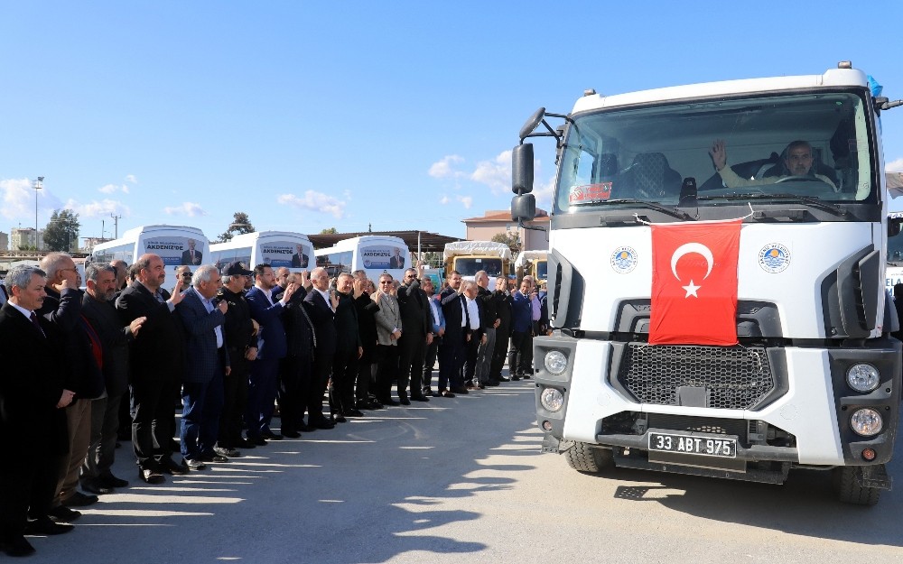 11 kamyondan oluşan yardım konvoyu Akdeniz’den yola çıktı 