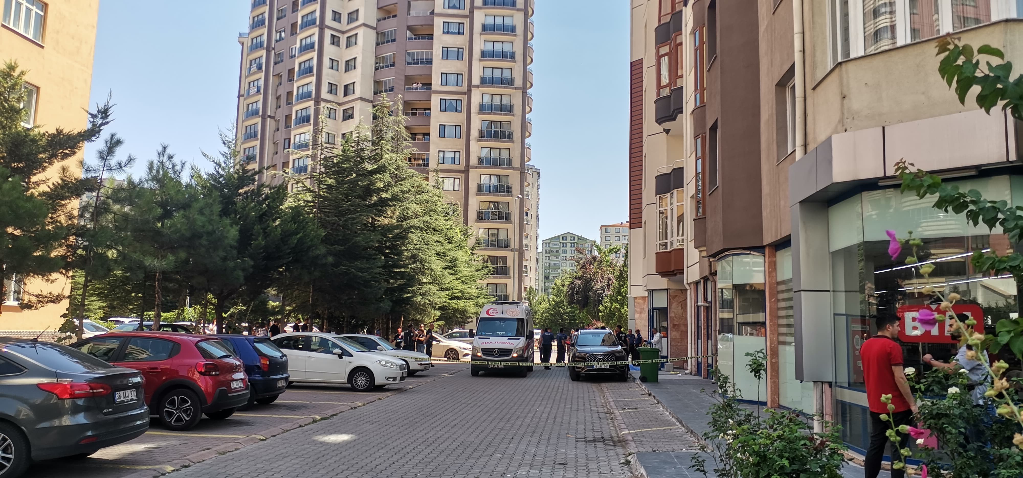 11. katın balkonundan düşen kişi öldü