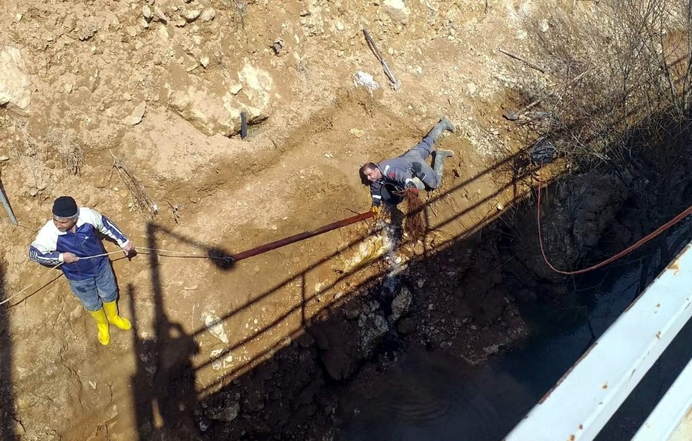 11 köyü besleyen boru hattındaki arızanın giderilmesiyle 5 gün sonra suya kavuştular 