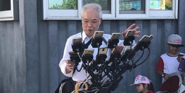11 telefonla pokemon avlayan 'Pokemon dede': 