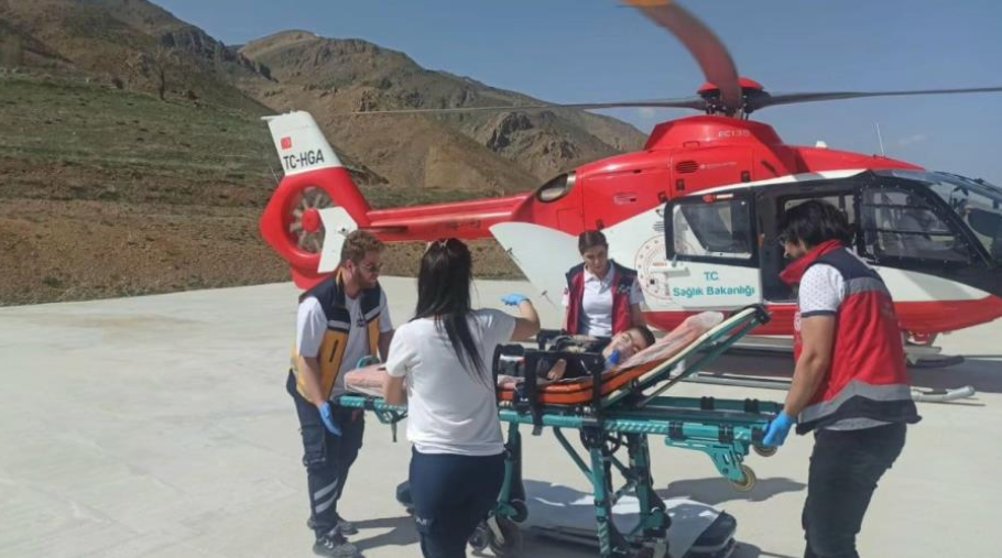 11 yaşındaki Büşra için ambulans helikopter havalandı