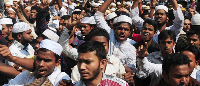 Peygamberimize hakaret Bangladeş’i karıştırdı: 7 ölü