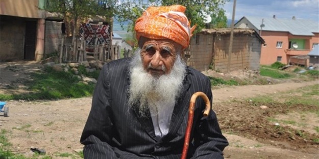 111 yaşındaki Zübeyir amcanın bakın kaç torunu var!