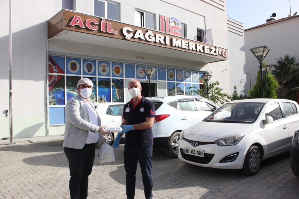 112 AÇM çalışanlarına paket iftar 