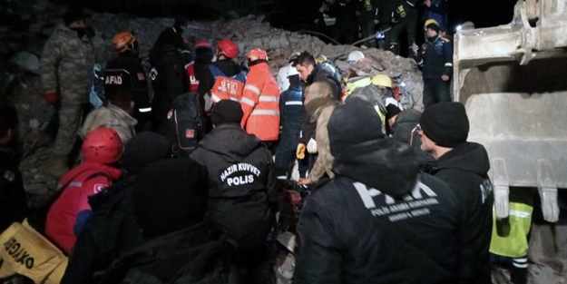 112 saat sonra enkazdan kurtarıldı