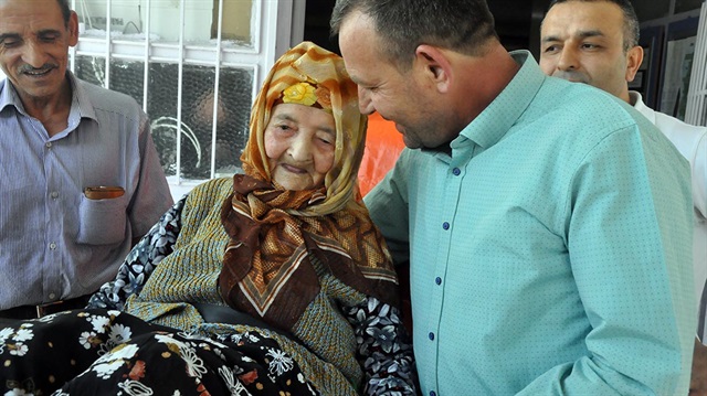 113 yaşındaki Ayşe Nine sandık başında