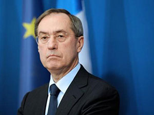 Eski bakanın evine Kaddafi baskını