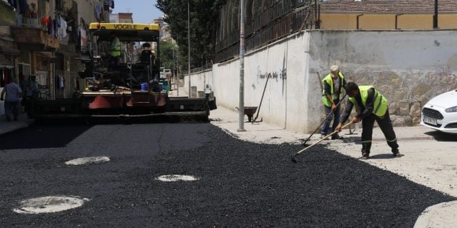 Akdeniz’de asfalt çalışmaları aralıksız sürüyor