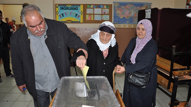 116 yaşında sandık başına gitti