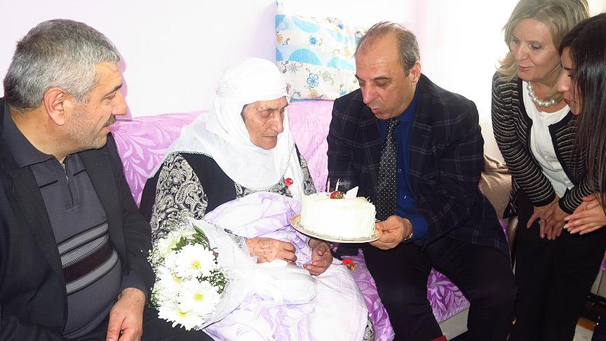 119 yaşındaki nineye sembolik doğum günü