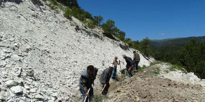 Sulama kanallarının temizliğini vatandaşlar yapıyor