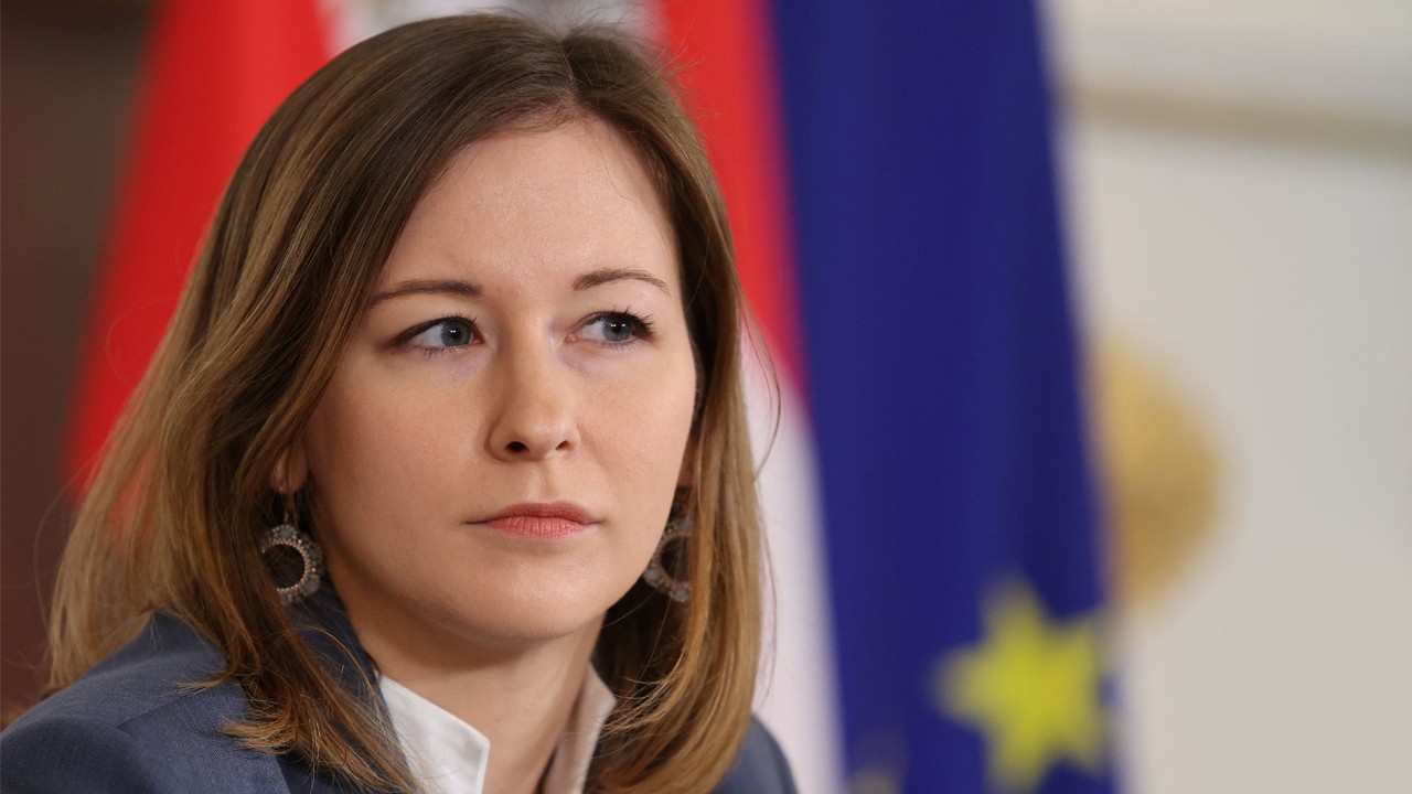 12 bin çocuğa başörtüsü yasağı