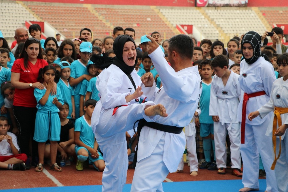 12 bin öğrenciyle yaz spor okulları açıldı 