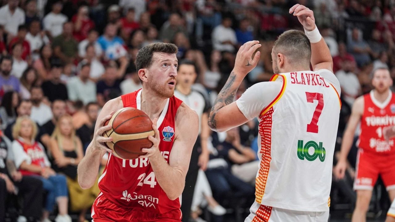 12 Dev Adam, Yunanistan'ı yendi: Hidayet Türkoğlu'ndan duygu dolu mesaj