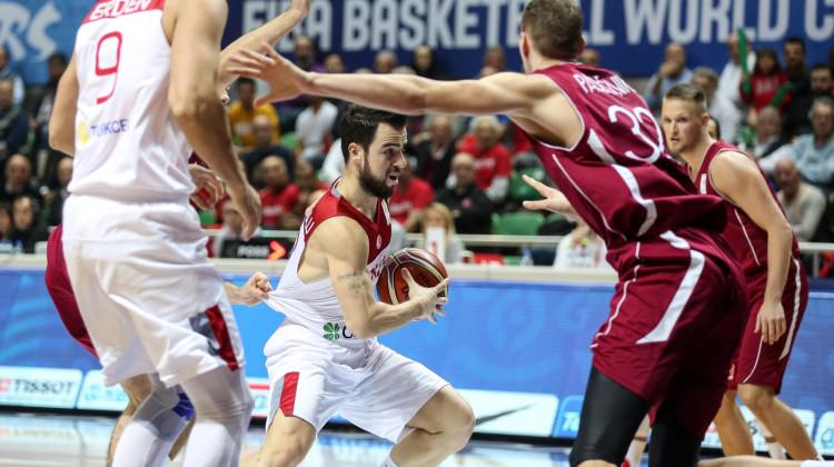 12 Dev Adam'dan ilk galibiyet