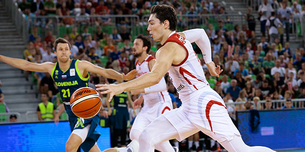 12 Dev Adam'dan kritik galibiyet!