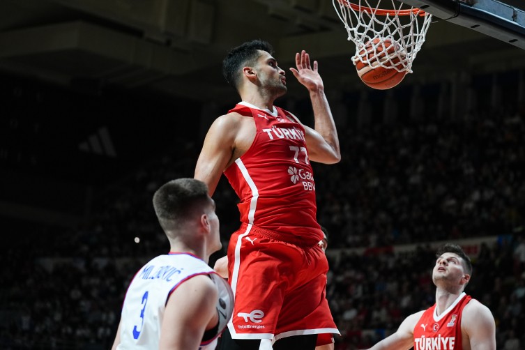 12 Dev Adam'dan Sırbistan'a deplasman dersi: Grupta 3'te 3!