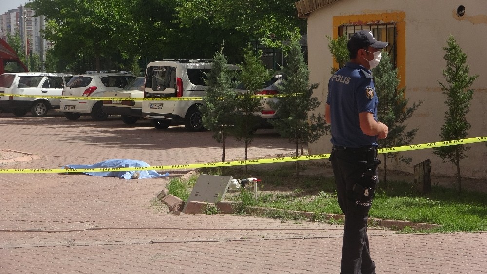 12. kattan düşen kadın hayatını kaybetti 