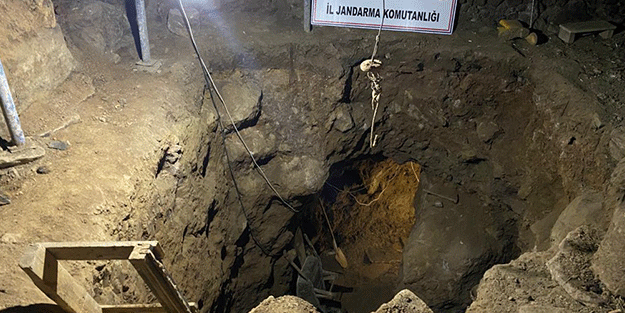 12 metre derinliğe tünel kazdılar! Şaşırılacak define olayı