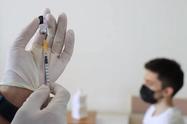 12 yaş üstü korona aşısı yan etkisi var mı? Koronavirüs aşısı yan etkileri?