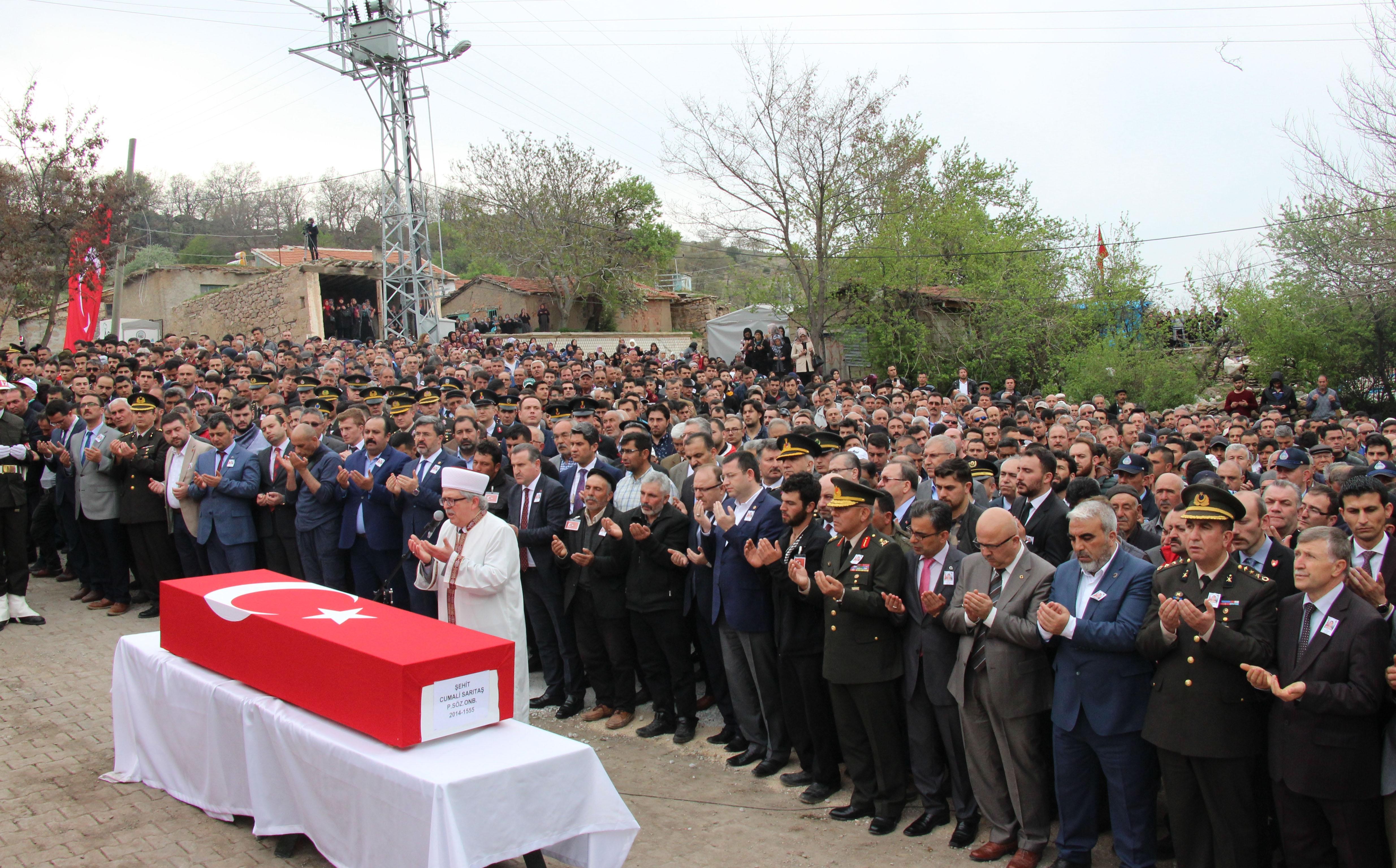 120 nüfuslu köyün şehidini 5 bin kişi uğurladı!