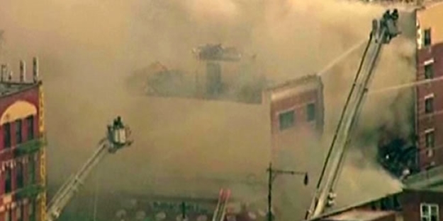 Büyük patlama: İki bina yıkıldı